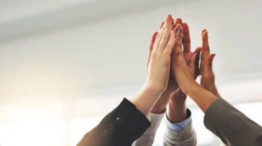 外国人IT人材受け入れ成功の10のチェックリスト ～多言語・多文化対応で定着率アップのポイント～